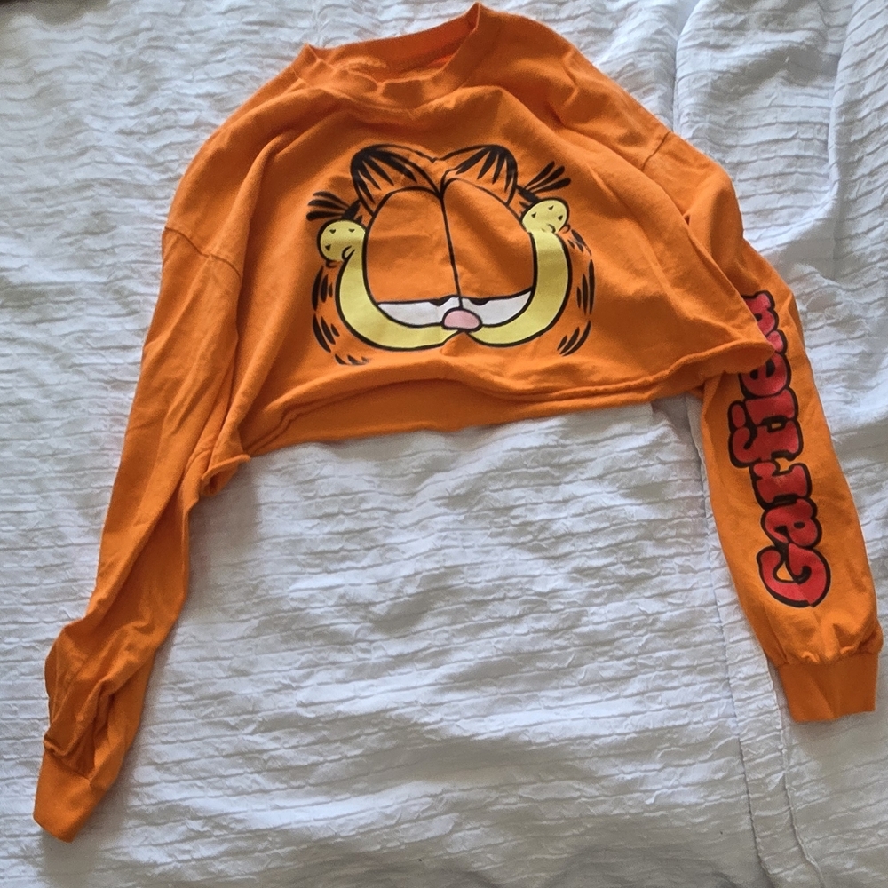 Garfield Cropped Orange Graphic T-Shirt w/ Long Sleeves - Picture 2 of 6
